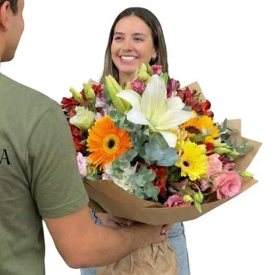 Ramo de flores de estacion con brillo extra grande